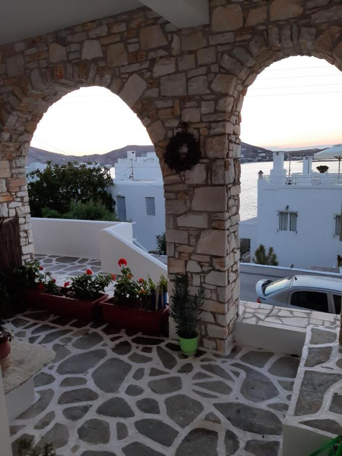 Studios Flora In Naoussa Paros Eksteriør billede