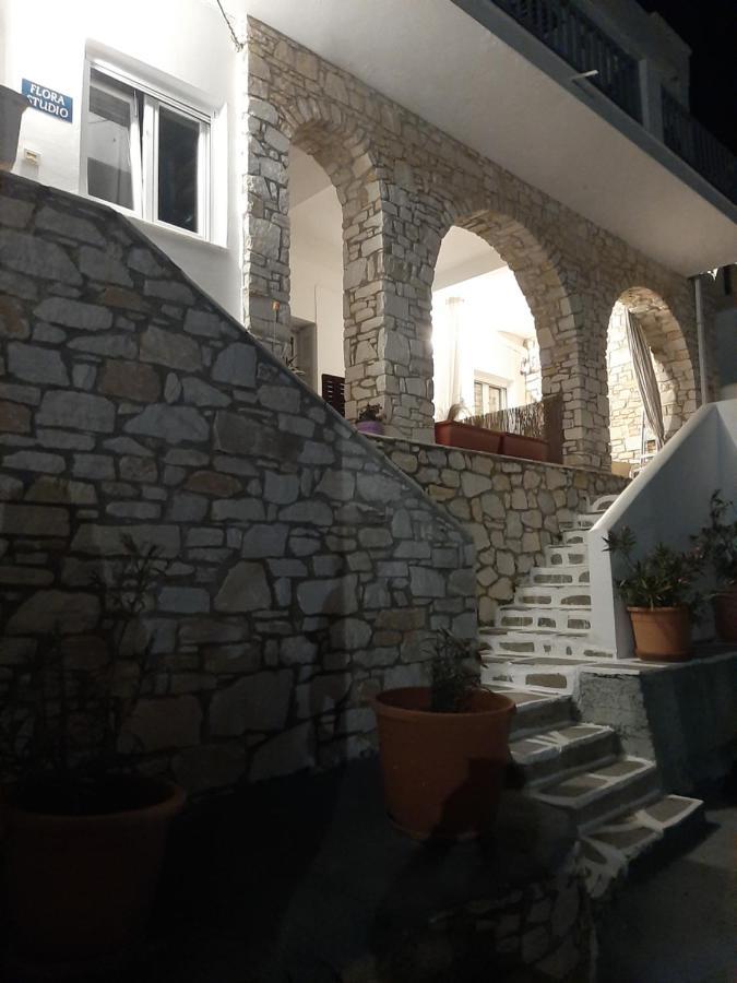 Studios Flora In Naoussa Paros Eksteriør billede